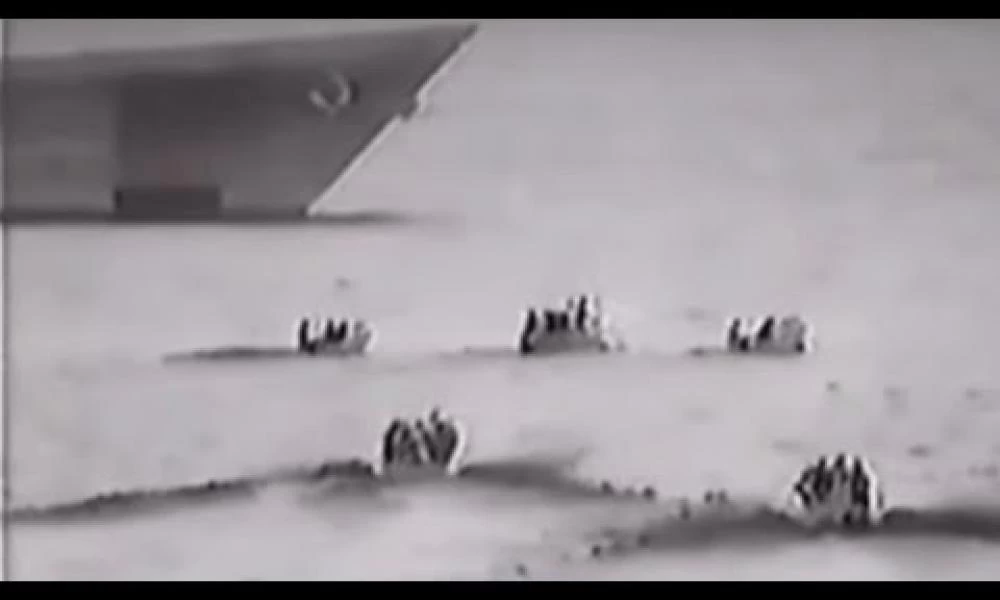 Σαϊνια! Σομαλοί πειρατές επιτίθενται κατά λάθος σε πολεμικό πλοίο (ΒΙΝΤΕΟ)